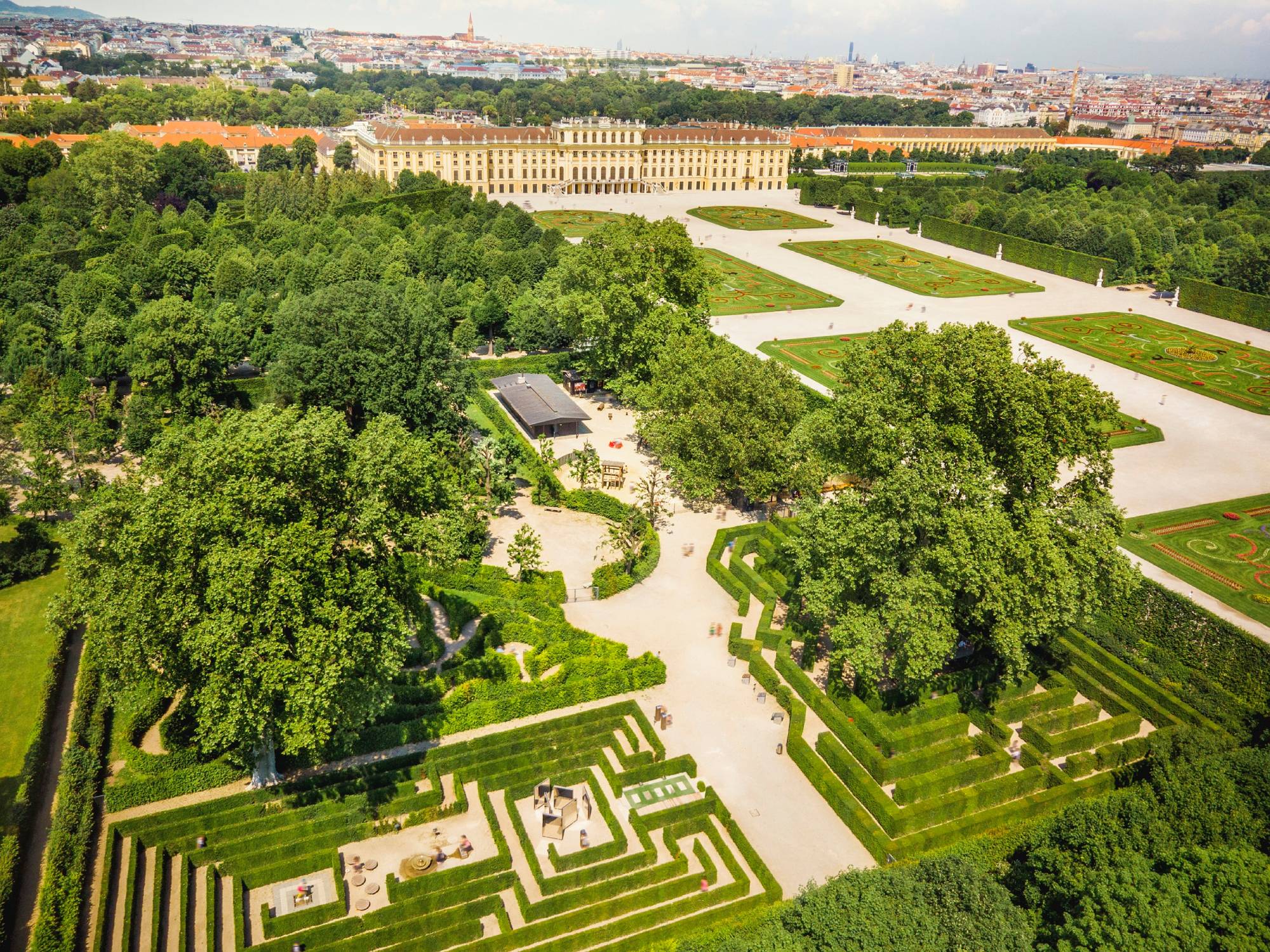 SCHLOS~1 Aerial view of the Schönbrunn maze in the palace gardens in Vienna. Schönbrunn Maze History